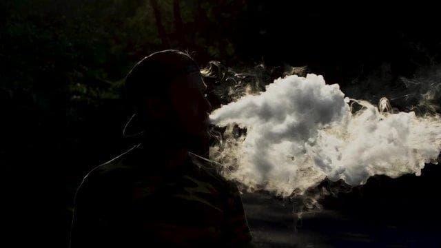 Jednorázové e-cigarety - what are the dangers of smoking e-cigarettes and how to minimize the risks for teens and adults