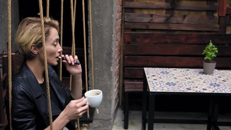 Einweg E-Zigaretten explained an e cigarettes essay examining health risks, youth vaping trends and regulation