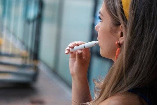 Exploring đá gà thomo trực tiếp live streams and answering what are e cigarettes made of in clear friendly detail